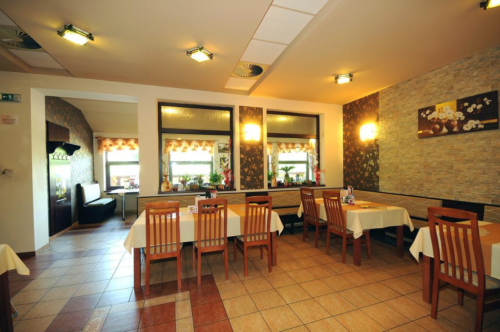 Penzion Zivka Zavazna Poruba Exterior photo